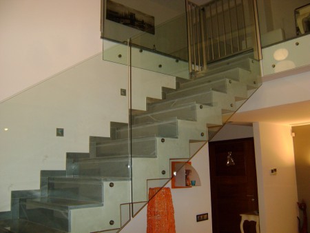 REVESTIMIENTO DE MARMOL EN ESCALERA ALFINACH